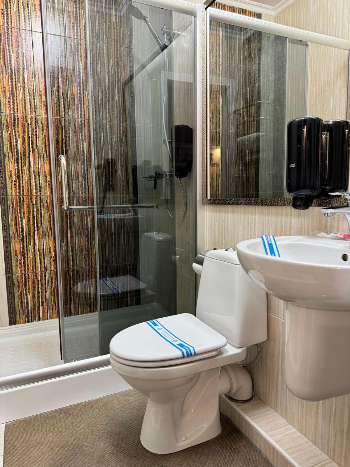 Hotel Veles Zolotonosha Extérieur photo