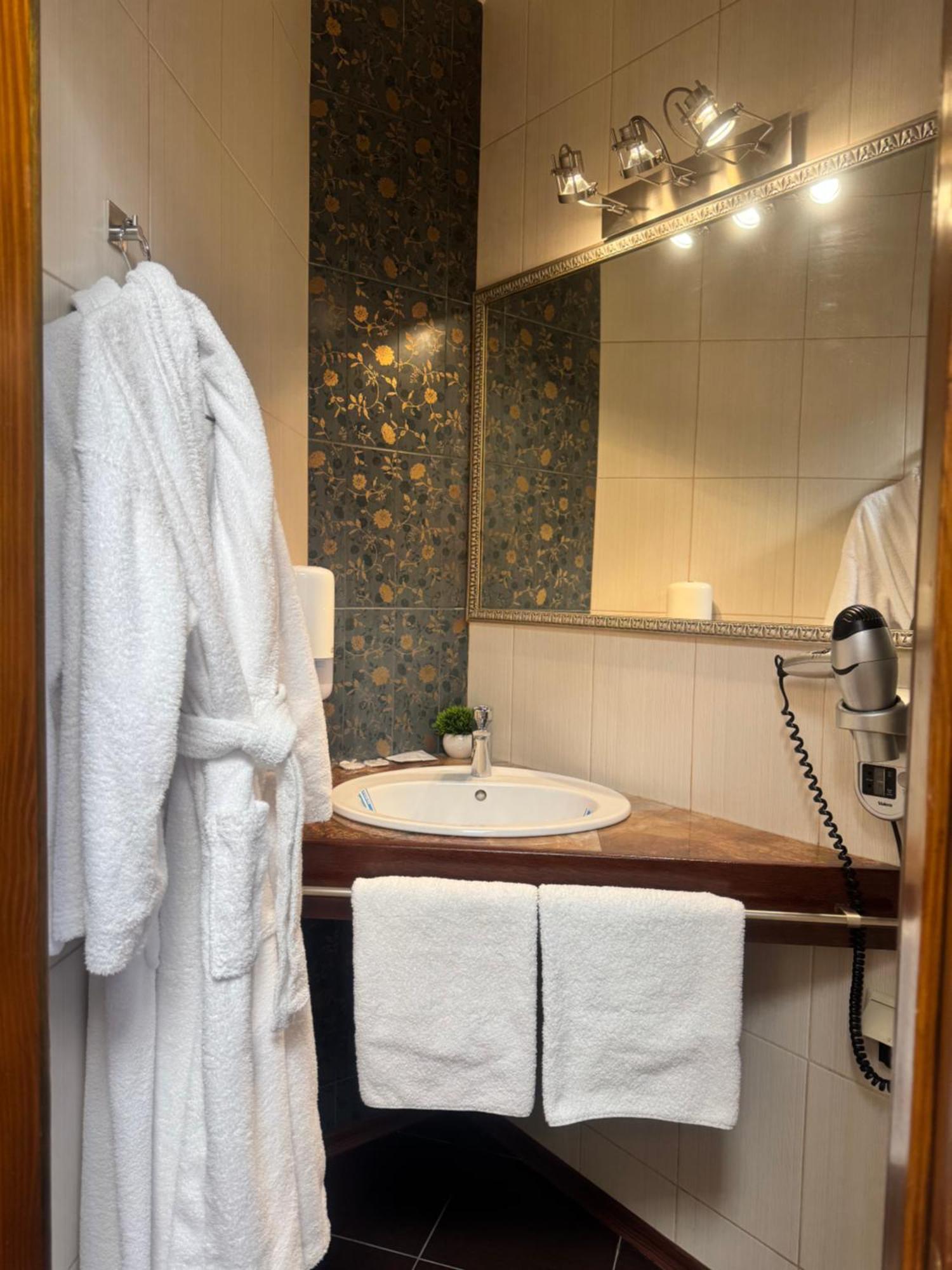 Hotel Veles Zolotonosha Extérieur photo